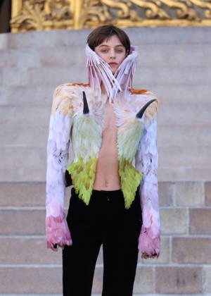 Emma Corrin Arrives at the Schiaparelli Fall Winter 2026–2027 Haute Couture Collection Fashion Show During Paris Fashion Week on July 6, 2026 Denis Guignebourg Bestimage Celebrities at the Schiaparelli Fall Winter 2026–2027 Haute Couture Collection Fashion show, during Paris Fashion Week on July 6, 2026, Paris, France  Copyright: xDenisxGuignebourgx xBestimagexDenisxGuignebourgx xBestimagex