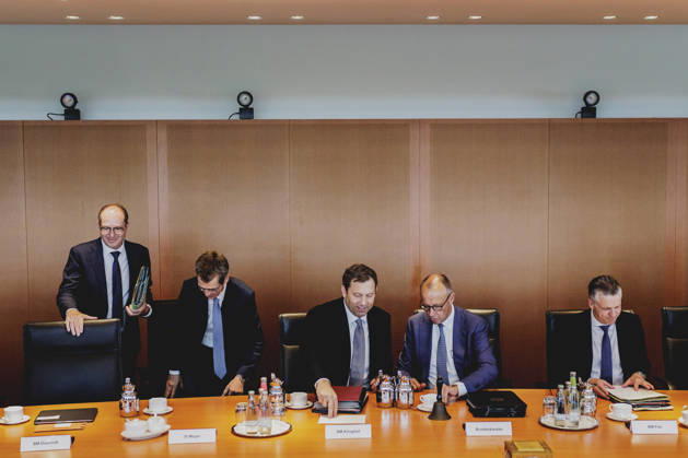 (L-R) Alexander Dobrindt (CSU), Bundesminister des Innern, Steffen Meyer, Staatssekretaer im Bundesministerium der Finanzen, Lars Klingbeil, Bundesminister der Finanzen, Friedrich Merz (CDU), Bundeskanzler, und Thorsten Frei (CDU), Chef des Bundeskanzleramtes, aufgenommen im Rahmen der Kabinettssitzung im Bundeskanzleramt in Berlin, 06.07.2026. Bei der heutigen Sitzung will die Regierung den Haushaltsentwurf beschliessen. Berlin Deutschland Copyright: xFlorianxGaertnerx