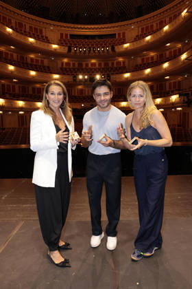 Caroline Beil, Aram Arami und Jessica Ginkel beim exklusiven Workshop von den Stomp Percussion Kuenstlern anlaesslich eines Gastspiels in der Staatsoper Unter den Linden am 6.07.2026 in Berlin Promi-Workshop fuer Caroline Beil, Jessica Ginkel & Aram Arami mit den Stomp Percussion Kuenstlern