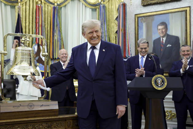 US President Donald J. Trump delivers remarks on Trump Accounts US President Donald J. Trump rings the opening bell of the Nasdaq and the New York Stock Exchange (NYSE) to celebrate the first day of trading for Trump Accounts in the Oval Office of the White House in Washington, DC, USA, 06 July 2026. Trump Accounts grant eligible US children born between 2026 and 2028 $1000.00 to fund ‘starter’ IRAs. WASHINGTON DISTRICT OF COLUMBIA United States  Copyright: xPool ABACAx
