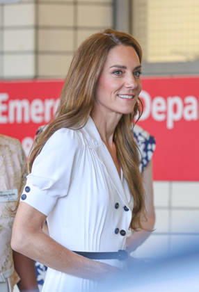 Catherine, Princess of Wales, visits a hospital in London LONDON, UNITED KINGDOM - JULY 6: Catherine, Princess of Wales, leaves holding a bouquet after visiting Evelina London Children s Hospital in London, United Kingdom, on July 6, 2026. She received a briefing from officials on pediatric cardiology and pediatric cancer services before leaving the hospital following her visit. Zeynep Demir Anadolu London United Kingdom. Editorial use only. Please get in touch for any other usage.  Copyright: x2026xAnadoluxZeynepxDemirx