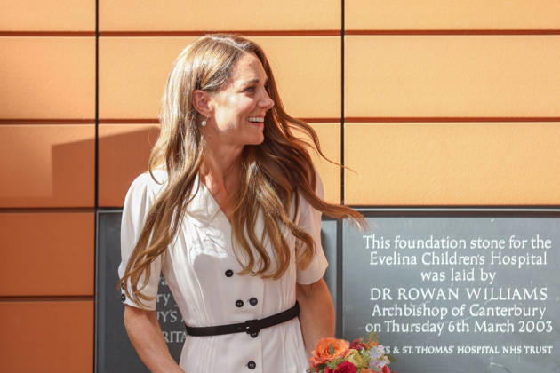 Catherine, Princess of Wales, visits a hospital in London LONDON, UNITED KINGDOM - JULY 6: Catherine, Princess of Wales, leaves holding a bouquet after visiting Evelina London Children s Hospital in London, United Kingdom, on July 6, 2026. She received a briefing from officials on pediatric cardiology and pediatric cancer services before leaving the hospital following her visit. Zeynep Demir Anadolu London United Kingdom. Editorial use only. Please get in touch for any other usage.  Copyright: x2026xAnadoluxZeynepxDemirx