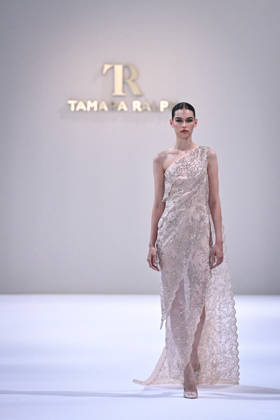 PFW - Tamara Ralph Runway in Paris FA A model walks the runway the Autumn-Winter 2027 2028 couture collection by Tamara Ralph during the Paris Fashion Week, on July 6, 2026. Photo by Firas Abdullah ABACAPRESS.COM Paris Ile-de-France France  Copyright: xAbdullahxFiras ABACAx