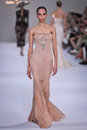 PFW - Tamara Ralph Runway in Paris FA A model walks the runway the Autumn-Winter 2027 2028 couture collection by Tamara Ralph during the Paris Fashion Week, on July 6, 2026. Photo by Firas Abdullah ABACAPRESS.COM Paris Ile-de-France France  Copyright: xAbdullahxFiras ABACAx