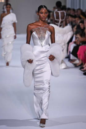 PFW - Tamara Ralph Runway in Paris FA A model walks the runway the Autumn-Winter 2027 2028 couture collection by Tamara Ralph during the Paris Fashion Week, on July 6, 2026. Photo by Firas Abdullah ABACAPRESS.COM Paris Ile-de-France France  Copyright: xAbdullahxFiras ABACAx