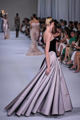 PFW - Tamara Ralph Runway in Paris FA A model walks the runway the Autumn-Winter 2027 2028 couture collection by Tamara Ralph during the Paris Fashion Week, on July 6, 2026. Photo by Firas Abdullah ABACAPRESS.COM Paris Ile-de-France France  Copyright: xAbdullahxFiras ABACAx