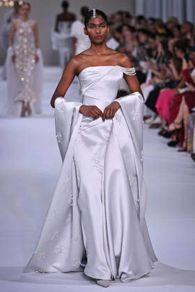 PFW - Tamara Ralph Runway in Paris FA A model walks the runway the Autumn-Winter 2027 2028 couture collection by Tamara Ralph during the Paris Fashion Week, on July 6, 2026. Photo by Firas Abdullah ABACAPRESS.COM Paris Ile-de-France France  Copyright: xAbdullahxFiras ABACAx
