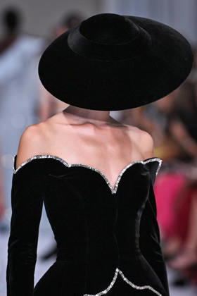 PFW - Tamara Ralph Runway in Paris FA A model walks the runway the Autumn-Winter 2027 2028 couture collection by Tamara Ralph during the Paris Fashion Week, on July 6, 2026. Photo by Firas Abdullah ABACAPRESS.COM Paris Ile-de-France France  Copyright: xAbdullahxFiras ABACAx