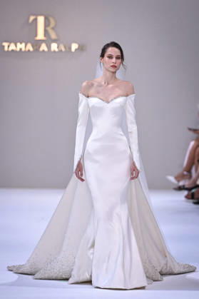 PFW - Tamara Ralph Runway in Paris FA A model walks the runway the Autumn-Winter 2027 2028 couture collection by Tamara Ralph during the Paris Fashion Week, on July 6, 2026. Photo by Firas Abdullah ABACAPRESS.COM Paris Ile-de-France France  Copyright: xAbdullahxFiras ABACAx