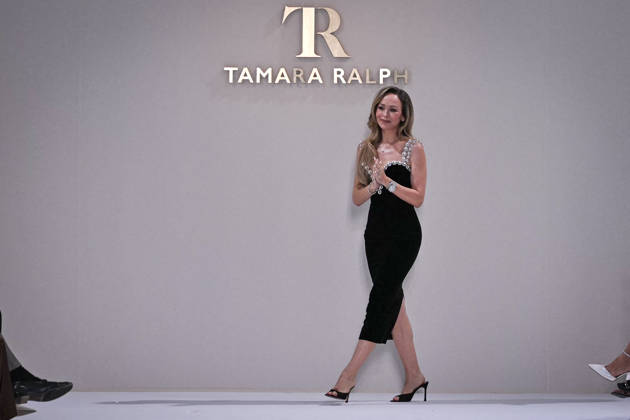 PFW - Tamara Ralph Runway in Paris FA Tamar Ralph cheers attendees after the runway for her Autumn-Winter 2027 2028 couture collection during the Paris Fashion Week, on July 6, 2026. Photo by Firas Abdullah ABACAPRESS.COM Paris Ile-de-France France  Copyright: xAbdullahxFiras ABACAx