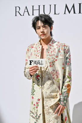 PFW Haute Couture Rahul Mishra Photocall JR Yun Qi attending the Rahul Mishra photocall during Haute Couture Fashion Week in Paris, France, on 6 July 2026. Photo by Julien Reynaud APS-Medias ABACAPRESS.COM Paris France  Copyright: xReynaudxJulien APS-Medias ABACAx