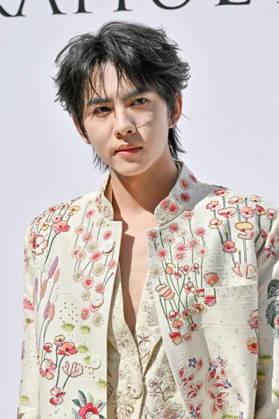 PFW Haute Couture Rahul Mishra Photocall JR Yun Qi attending the Rahul Mishra photocall during Haute Couture Fashion Week in Paris, France, on 6 July 2026. Photo by Julien Reynaud APS-Medias ABACAPRESS.COM Paris France  Copyright: xReynaudxJulien APS-Medias ABACAx