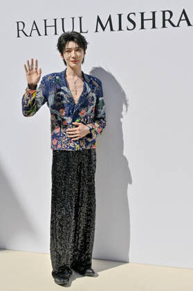 PFW Haute Couture Rahul Mishra Photocall JR Hao Yiran attending the Rahul Mishra photocall during Haute Couture Fashion Week in Paris, France, on 6 July 2026. Photo by Julien Reynaud APS-Medias ABACAPRESS.COM Paris France  Copyright: xReynaudxJulien APS-Medias ABACAx
