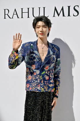 PFW Haute Couture Rahul Mishra Photocall JR Hao Yiran attending the Rahul Mishra photocall during Haute Couture Fashion Week in Paris, France, on 6 July 2026. Photo by Julien Reynaud APS-Medias ABACAPRESS.COM Paris France  Copyright: xReynaudxJulien APS-Medias ABACAx