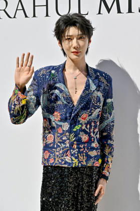 PFW Haute Couture Rahul Mishra Photocall JR Hao Yiran attending the Rahul Mishra photocall during Haute Couture Fashion Week in Paris, France, on 6 July 2026. Photo by Julien Reynaud APS-Medias ABACAPRESS.COM Paris France  Copyright: xReynaudxJulien APS-Medias ABACAx