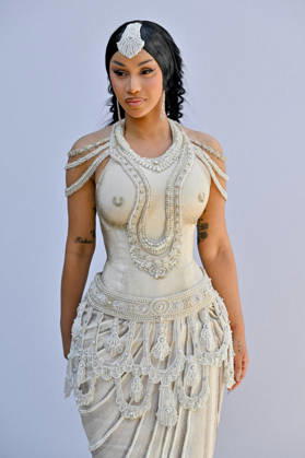 PFW Haute Couture Rahul Mishra Photocall JR Cardi B attending the Rahul Mishra photocall during Haute Couture Fashion Week in Paris, France, on 6 July 2026. Photo by Julien Reynaud APS-Medias ABACAPRESS.COM Paris France  Copyright: xReynaudxJulien APS-Medias ABACAx