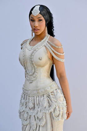 PFW Haute Couture Rahul Mishra Photocall JR Cardi B attending the Rahul Mishra photocall during Haute Couture Fashion Week in Paris, France, on 6 July 2026. Photo by Julien Reynaud APS-Medias ABACAPRESS.COM Paris France  Copyright: xReynaudxJulien APS-Medias ABACAx