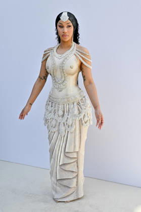 PFW Haute Couture Rahul Mishra Photocall JR Cardi B attending the Rahul Mishra photocall during Haute Couture Fashion Week in Paris, France, on 6 July 2026. Photo by Julien Reynaud APS-Medias ABACAPRESS.COM Paris France  Copyright: xReynaudxJulien APS-Medias ABACAx