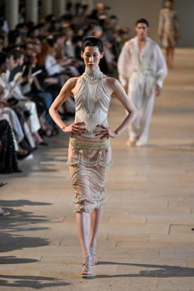 PFW Haute Couture Rahul Mishra Runway JR A model walks the runway at the Rahul Mishra show during Haute Couture Fashion Week in Paris, France, on 6 July 2026. Photo by Julien Reynaud APS-Medias ABACAPRESS.COM Paris France  Copyright: xReynaudxJulien APS-Medias ABACAx