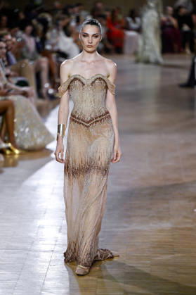 PFW Haute Couture Tony Ward Runway JR A model walks the runway at the Tony Ward show during Haute Couture Fashion Week in Paris, France, on 6 July 2026. Photo by Julien Reynaud APS-Medias ABACAPRESS.COM Paris France  Copyright: xReynaudxJulien APS-Medias ABACAx