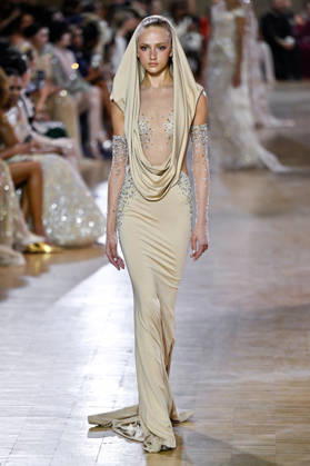 PFW Haute Couture Tony Ward Runway JR A model walks the runway at the Tony Ward show during Haute Couture Fashion Week in Paris, France, on 6 July 2026. Photo by Julien Reynaud APS-Medias ABACAPRESS.COM Paris France  Copyright: xReynaudxJulien APS-Medias ABACAx