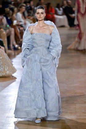 PFW Haute Couture Tony Ward Runway JR A model walks the runway at the Tony Ward show during Haute Couture Fashion Week in Paris, France, on 6 July 2026. Photo by Julien Reynaud APS-Medias ABACAPRESS.COM Paris France  Copyright: xReynaudxJulien APS-Medias ABACAx