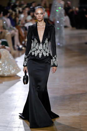 PFW Haute Couture Tony Ward Runway JR A model walks the runway at the Tony Ward show during Haute Couture Fashion Week in Paris, France, on 6 July 2026. Photo by Julien Reynaud APS-Medias ABACAPRESS.COM Paris France  Copyright: xReynaudxJulien APS-Medias ABACAx