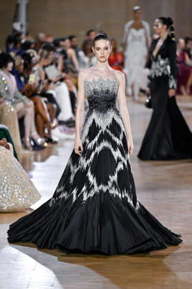 PFW Haute Couture Tony Ward Runway JR A model walks the runway at the Tony Ward show during Haute Couture Fashion Week in Paris, France, on 6 July 2026. Photo by Julien Reynaud APS-Medias ABACAPRESS.COM Paris France  Copyright: xReynaudxJulien APS-Medias ABACAx