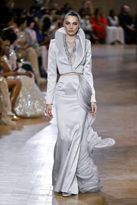 PFW Haute Couture Tony Ward Runway JR A model walks the runway at the Tony Ward show during Haute Couture Fashion Week in Paris, France, on 6 July 2026. Photo by Julien Reynaud APS-Medias ABACAPRESS.COM Paris France  Copyright: xReynaudxJulien APS-Medias ABACAx