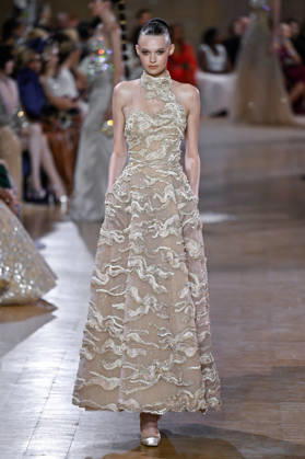 PFW Haute Couture Tony Ward Runway JR A model walks the runway at the Tony Ward show during Haute Couture Fashion Week in Paris, France, on 6 July 2026. Photo by Julien Reynaud APS-Medias ABACAPRESS.COM Paris France  Copyright: xReynaudxJulien APS-Medias ABACAx