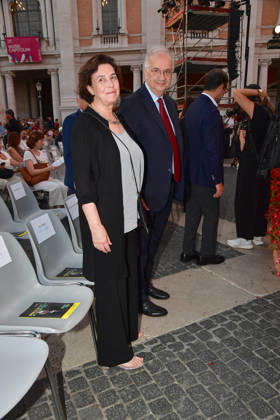 IPA86455665 - Rome, Piazza del Campidoglio: Nicola Piovani’s Tribute Concert to Ennio Morricone. Pictured: Walter Veltroni with his wife  Copyright: xVincenzoxLandix xVincenzoxLandix 86455665