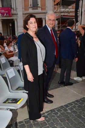 IPA86455666 - Rome, Piazza del Campidoglio: Nicola Piovani’s Tribute Concert to Ennio Morricone. Pictured: Walter Veltroni with his wife  Copyright: xVincenzoxLandix xVincenzoxLandix 86455666