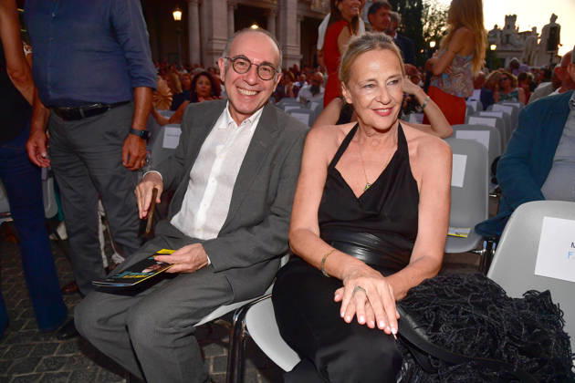 IPA86455699 - Rome, Piazza del Campidoglio: Nicola Piovani’s Tribute Concert to Ennio Morricone. Pictured: Giuseppe Tornatore and Roberta Pacetti  Copyright: xVincenzoxLandix xVincenzoxLandix 86455699