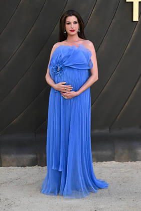 Pregnant Anne Hathaway At The Odyssey Film Premiere - London Pregnant Anne Hathaway attends the world premiere of The Odyssey during the film s London premiere in London, UK on July 6, 2026. Photo by Stuart Hardy ABACAPRESS.COM London London United Kingdom  Copyright: xStuartxHardy ABACAPRESS.COMx
