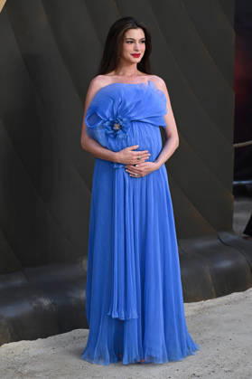 Pregnant Anne Hathaway At The Odyssey Film Premiere - London Pregnant Anne Hathaway attends the world premiere of The Odyssey during the film s London premiere in London, UK on July 6, 2026. Photo by Stuart Hardy ABACAPRESS.COM London London United Kingdom  Copyright: xStuartxHardy ABACAPRESS.COMx