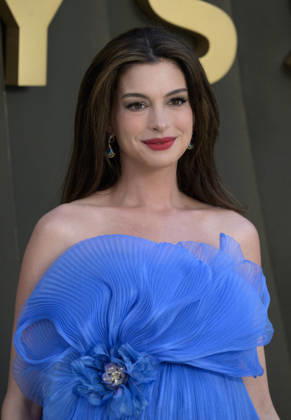 Pregnant Anne Hathaway At The Odyssey Film Premiere - London Pregnant Anne Hathaway attends the world premiere of The Odyssey during the film s London premiere in London, UK on July 6, 2026. Photo by Stuart Hardy ABACAPRESS.COM London London United Kingdom  Copyright: xStuartxHardy ABACAPRESS.COMx