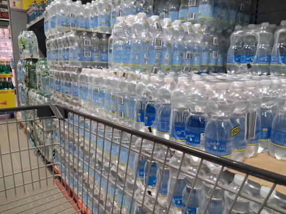 Netto-Einkauf zu Zeiten von Inflation und Konjunktur. Netto-Einkauf in einem Supermarkt oder Discounter