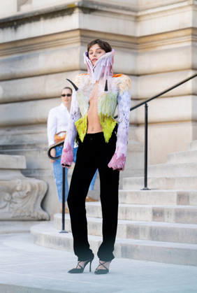 Paris Fashion Week: Arrival at the July 6 Fashion Shows Celebrities arriving at the Schiaparelli show during Paris Fashion Week 457971 2026 07 06 France Corrin, Emma  Copyright: xIvankaxVoisinx xStarfacex STAR_457971_012