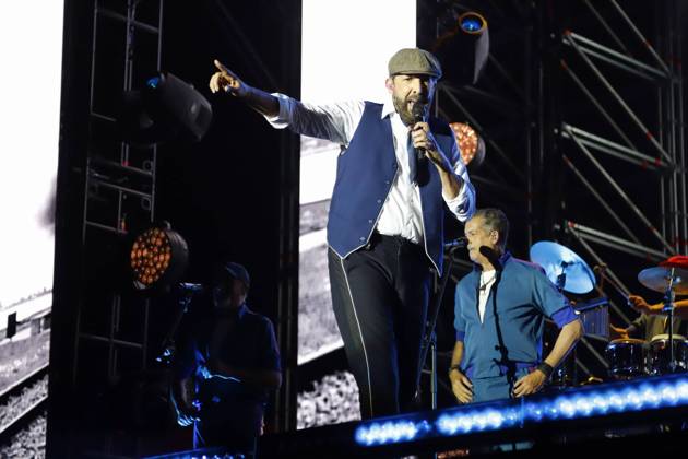 Juan Luis Guerra in concert during the Iconica Santa Lucia Sevilla Fest in Plaza de Espana, Seville, Spain. July 5, 2026 Concierto de Juan Luis Guerra durante el Iconica Santa Lucia Sevilla Fest en la Plaza de Espala de Sevilla, Espana. 5 de Julio de 2026 66 LS Cordon press Cordon Press 