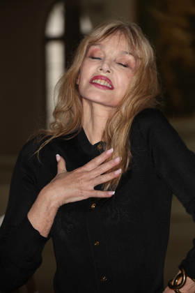 Chanel Fall Winter 2026 2027 Haute Couture photocall Arielle Dombasle Photocall Chanel Haute Couture automne-hiver 2026 2027 au Grand Palais Ã Paris, le 7 juillet 2026. Chanel Fall Winter 2026 2027 Haute Couture photocall at the Grand Palais in Paris on July 7, 2026.  Copyright: xFabricexChasseryx