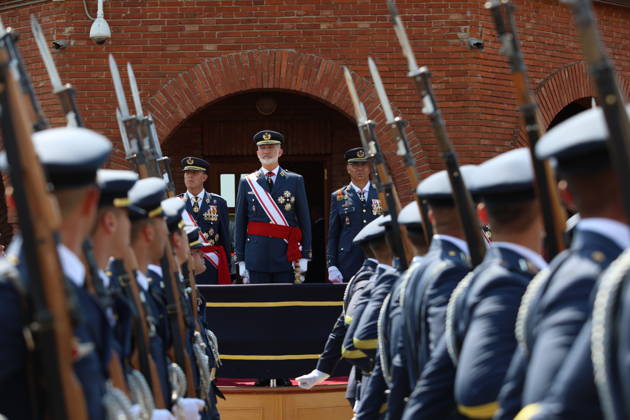 The King Presents the Royal Commissions at the Basic Air and Space Academy King Felipe VI during the presentation of the Royal Commissions to the new sergeants of the Air and Space Force, at the Air and Space Basic Academy (ABA), on July 7, 2026, in León, Castile and León, Spain. The mission of the Air and Space Basic Academy (ABA) is to educate its cadets in the constitutional principles and the nature of the Armed Forces, as well as to provide them with professional training and equip them to continually adapt their knowledge to advances in science and technology in order to fulfill the objectives assigned to the Air and Space Force. JULY 7, 2026, Spain  Copyright: xFernandoxOterox 7651192
