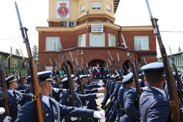 The King Presents the Royal Commissions at the Basic Air and Space Academy King Felipe VI during the presentation of the Royal Commissions to the new sergeants of the Air and Space Force, at the Air and Space Basic Academy (ABA), on July 7, 2026, in León, Castile and León, Spain. The mission of the Air and Space Basic Academy (ABA) is to educate its cadets in the constitutional principles and the nature of the Armed Forces, as well as to provide them with professional training and equip them to continually adapt their knowledge to advances in science and technology in order to fulfill the objectives assigned to the Air and Space Force. JULY 7, 2026, Spain  Copyright: xFernandoxOterox 7651193