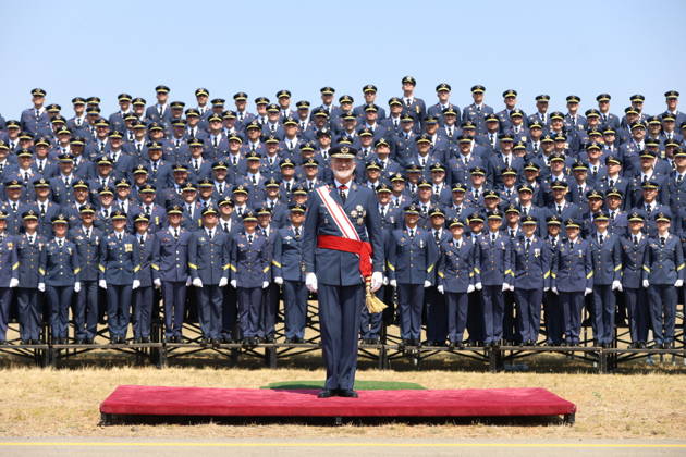 The King Presents the Royal Commissions at the Basic Air and Space Academy King Felipe VI during the presentation of the Royal Commissions to the new sergeants of the Air and Space Force, at the Air and Space Basic Academy (ABA), on July 7, 2026, in León, Castile and León, Spain. The mission of the Air and Space Basic Academy (ABA) is to educate its cadets in the constitutional principles and the nature of the Armed Forces, as well as to provide them with professional training and equip them to continually adapt their knowledge to advances in science and technology in order to fulfill the objectives assigned to the Air and Space Force. JULY 7, 2026, Spain  Copyright: xFernandoxOterox 7651197