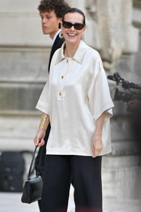 PFW Haute Couture Chanel Outside Arrivals JR Carole Bouquet arriving at the Chanel show during Haute Couture Fashion Week in Paris, France, on 7 July 2026. Photo by Julien Reynaud APS-Medias ABACAPRESS.COM Paris France  Copyright: xReynaudxJulien APS-Medias ABACAx