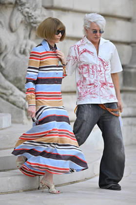 PFW Haute Couture Chanel Outside Arrivals JR Anna Wintour, Baz Luhrmann arriving at the Chanel show during Haute Couture Fashion Week in Paris, France, on 7 July 2026. Photo by Julien Reynaud APS-Medias ABACAPRESS.COM Paris France  Copyright: xReynaudxJulien APS-Medias ABACAx