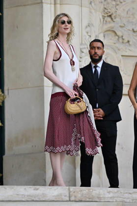 PFW Haute Couture Chanel Outside Arrivals JR Elizabeth Debicki arriving at the Chanel show during Haute Couture Fashion Week in Paris, France, on 7 July 2026. Photo by Julien Reynaud APS-Medias ABACAPRESS.COM Paris France  Copyright: xReynaudxJulien APS-Medias ABACAx