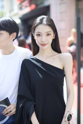 PARIS, FRANCE - JULY 07: Yi Mengling attends the Stephane Rolland show during Paris Haute Couture Week Fall Winter 2026 on July 7, 2026 in Paris, France.  Copyright: xVCGx 111652911175