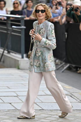 PFW Haute Couture Armani Prive Outside Arrivals JR Marisa Berenson arriving at the Armani Prive show during Haute Couture Fashion Week in Paris, France, on 7 July 2026. Photo by Julien Reynaud APS-Medias ABACAPRESS.COM Paris France  Copyright: xReynaudxJulien APS-Medias ABACAx