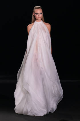 PFW - Stephane Rolland Runway A model walks the runway during the Stephane Rolland Haute Couture Fall Winter 2026 2027 show as part of Paris Fashion Week in Paris, France on July 07, 2026. Photo by Laurent Zabulon ABACAPRESS.COM  Copyright: xZabulonxLaurent ABACAx
