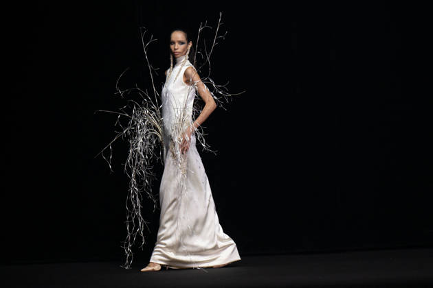 PFW - Stephane Rolland Runway A model walks the runway during the Stephane Rolland Haute Couture Fall Winter 2026 2027 show as part of Paris Fashion Week in Paris, France on July 07, 2026. Photo by Laurent Zabulon ABACAPRESS.COM  Copyright: xZabulonxLaurent ABACAx